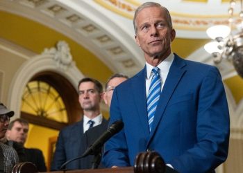 Thune slams Schumer’s ‘kingmaker’ politics, refuses to ‘kiss the ring’ in shutdown talks