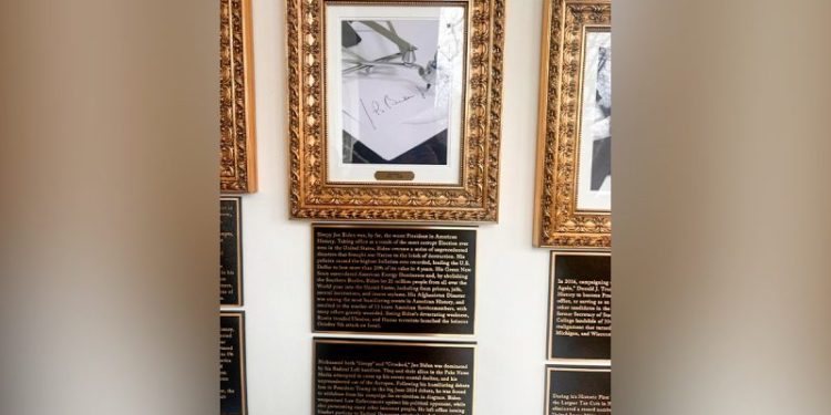 Trump gets fresh digs in at Biden, Obama with new plaques added to White House Presidential Walk of Fame