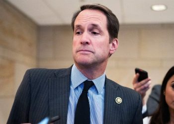 Lawmaker urges release of Venezuela strike footage as parties split over whether targets were defenseless